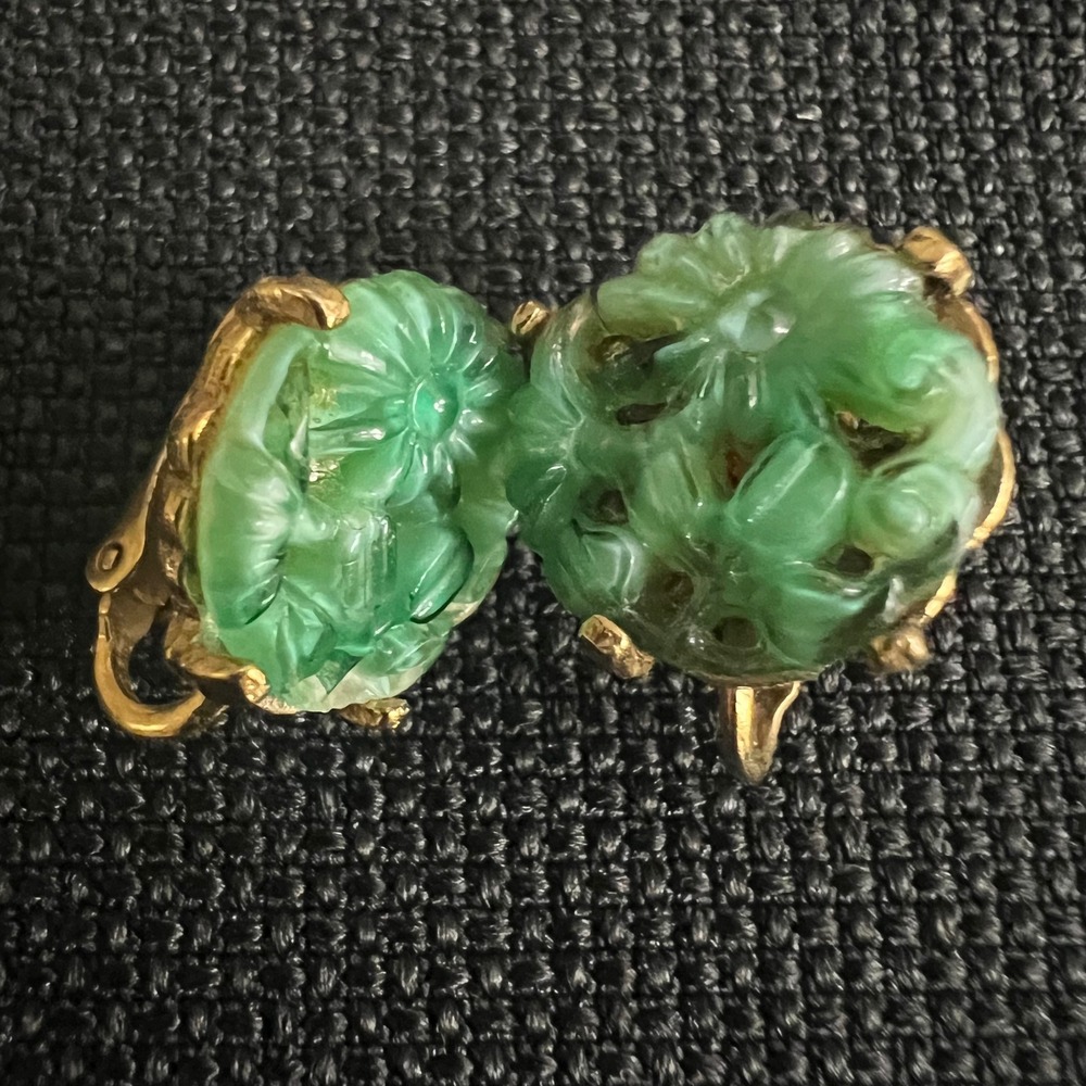 Vintage Newhouse Green Glass Floral Clip On Earrings Small Cottagecore